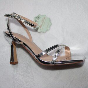 Mostrin NEW with TAGS Silver 3.5 inch Heels Strappy Ankle Wrap Size 6 Shoes